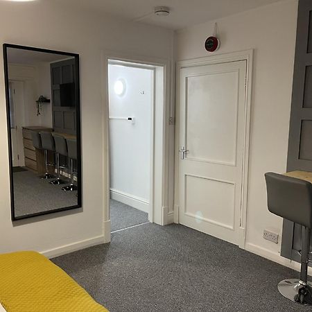 The Cozy Apartment Gloucester Bagian luar foto