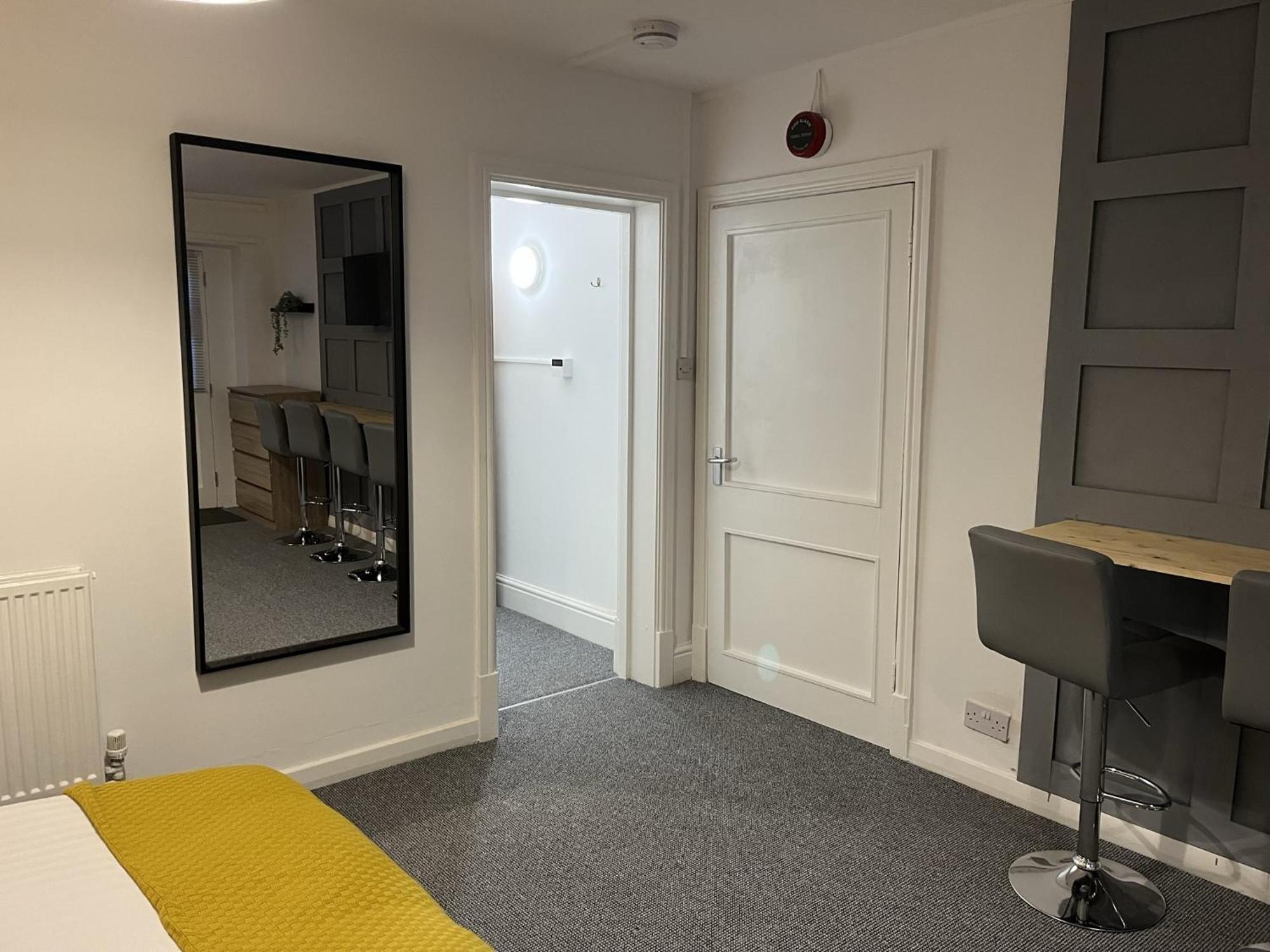 The Cozy Apartment Gloucester Bagian luar foto